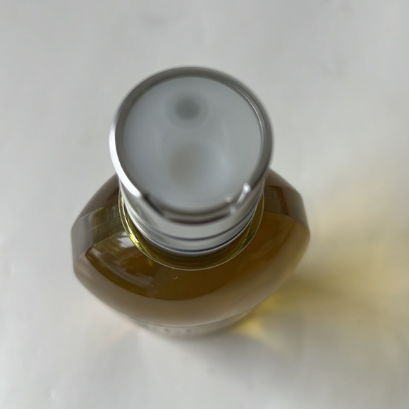 L’occitane Shower Oil 8.4 Fl. Oz.New - Picture 8 of 11